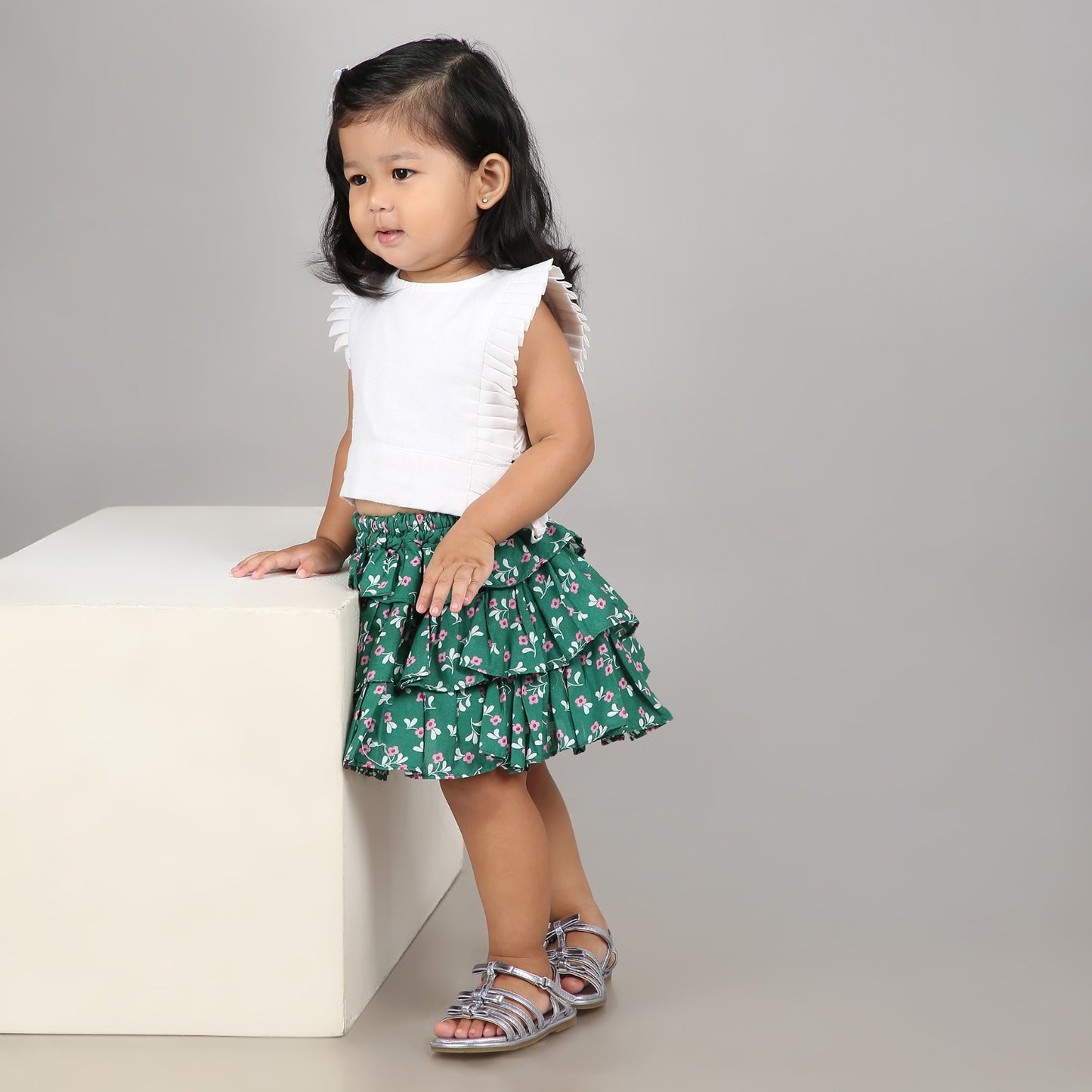 Chic ruffled skirt with pleated sleeve top set