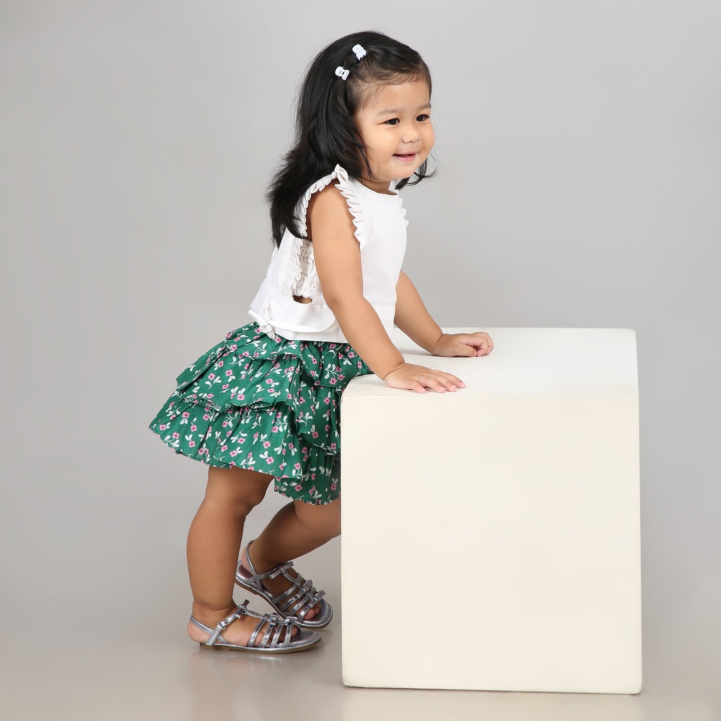 Chic ruffled skirt with pleated sleeve top set