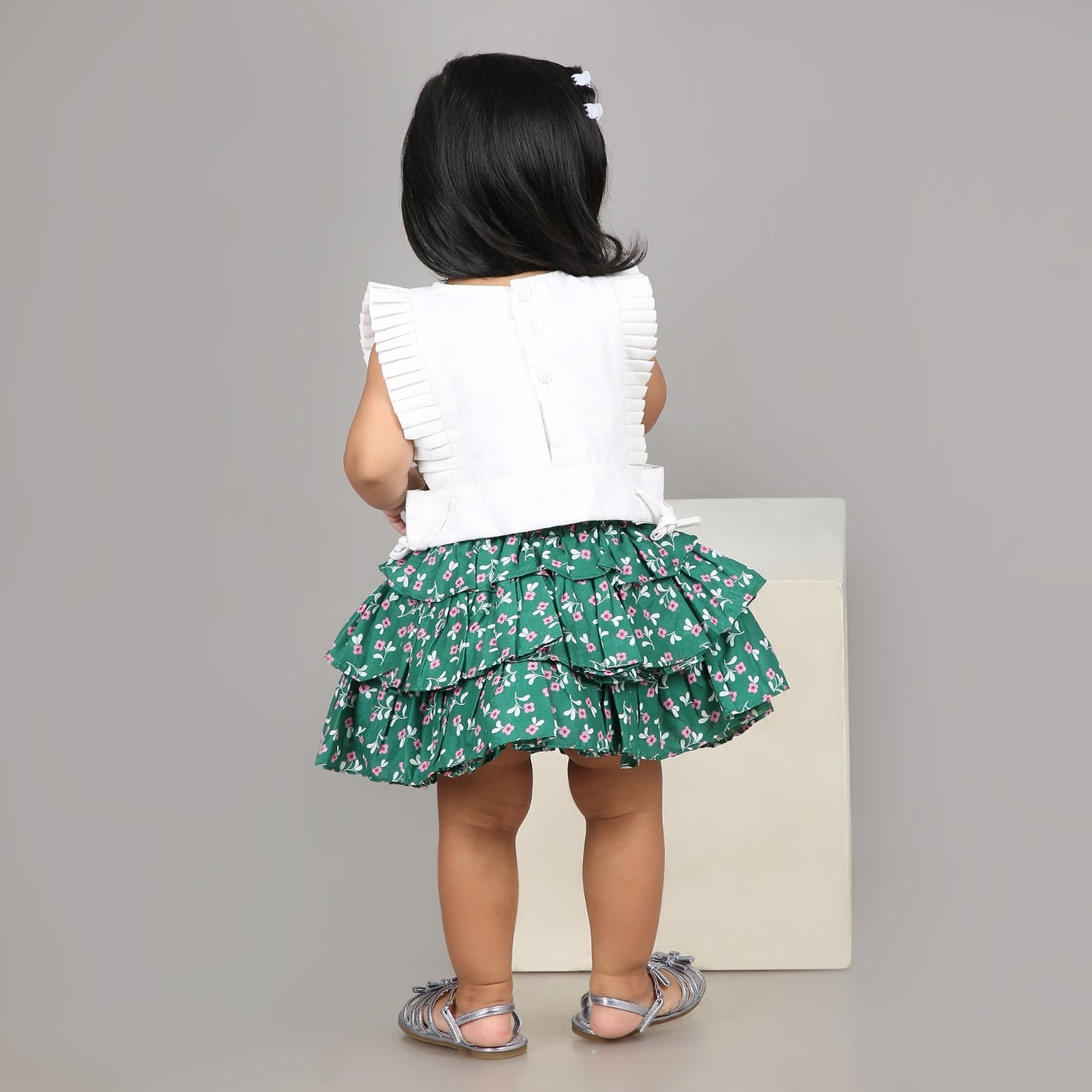 Chic ruffled skirt with pleated sleeve top set